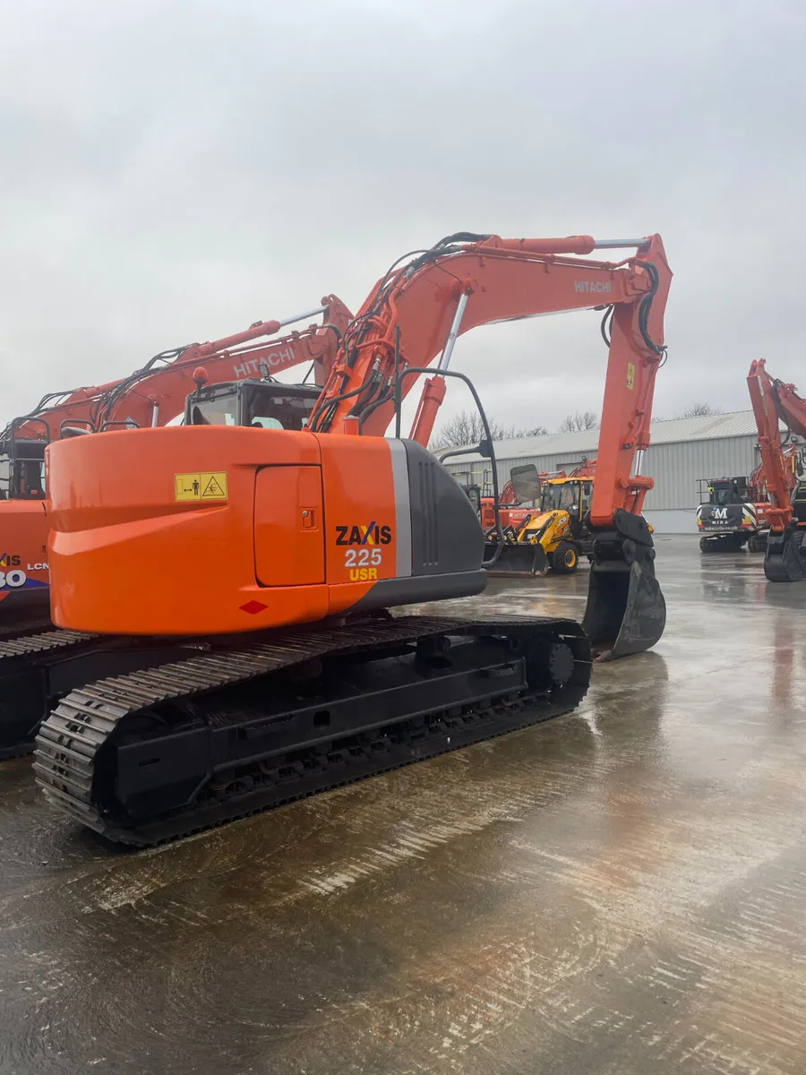 HITACHI ZX225-3 - Image 2