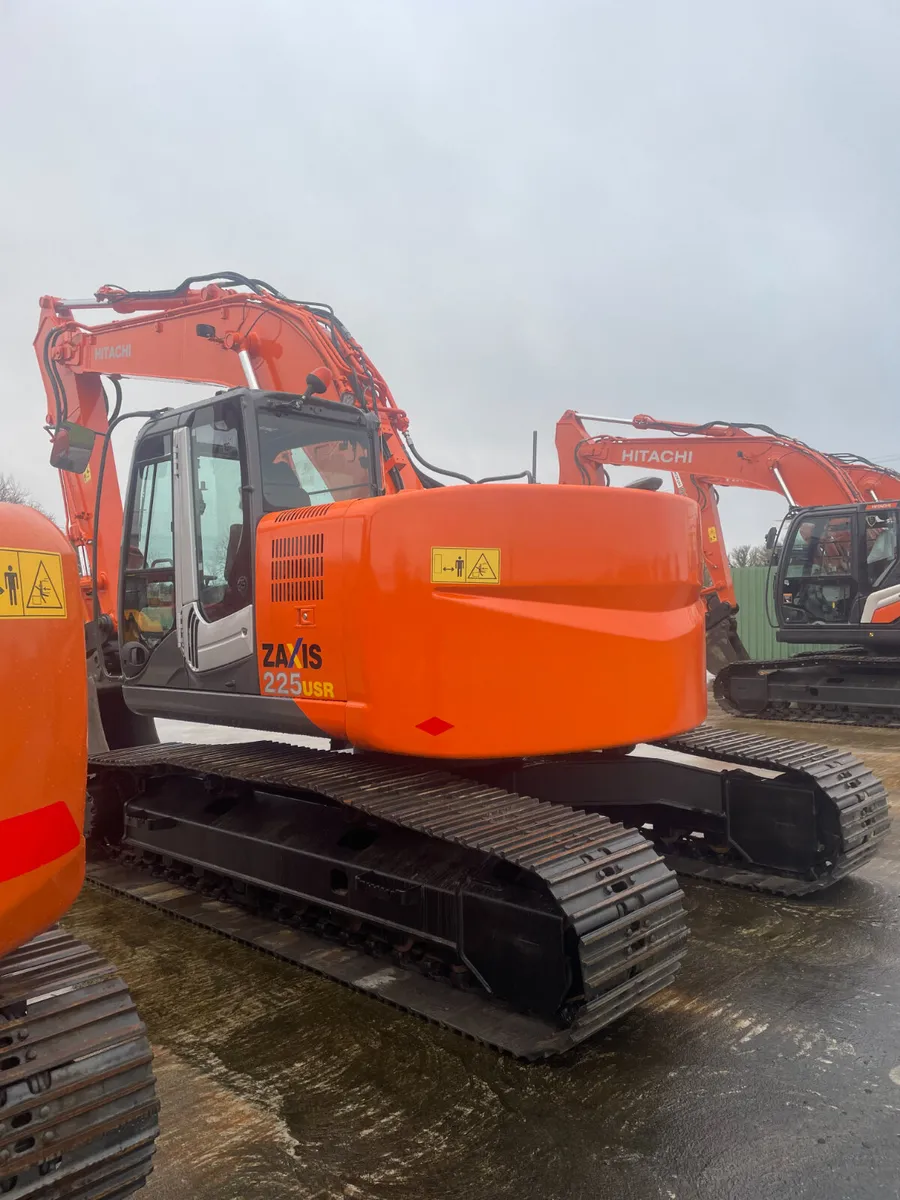 HITACHI ZX225-3 - Image 3