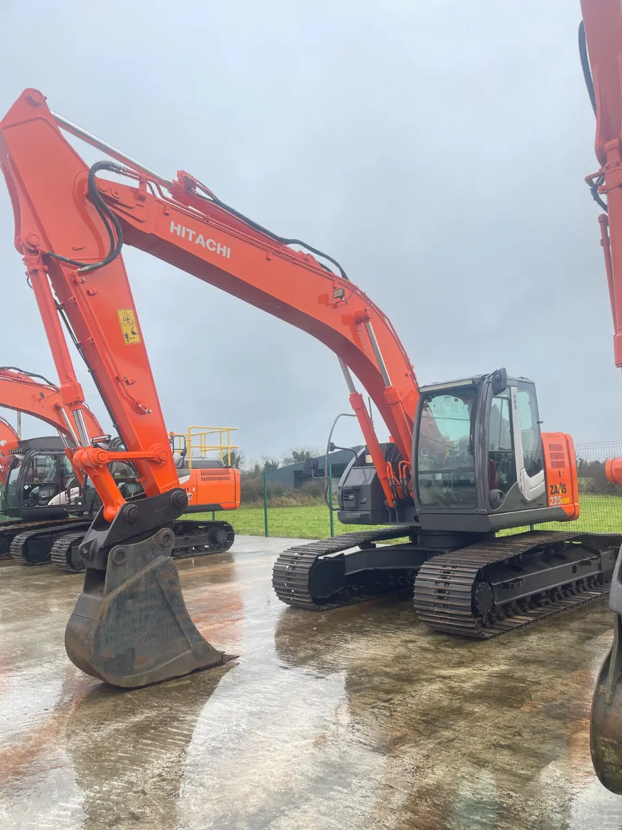 HITACHI ZX225-3 - Image 4