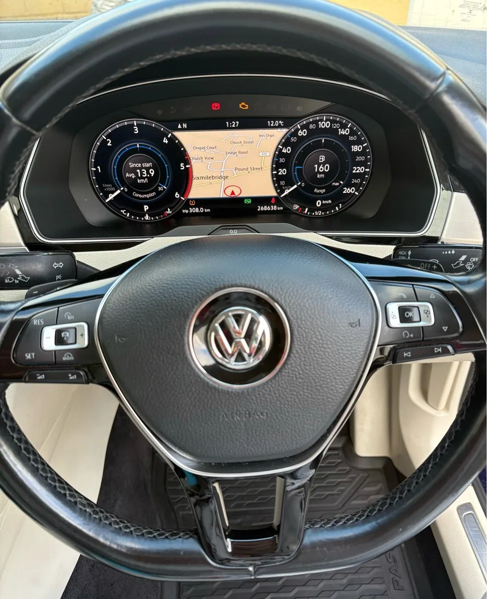 2017 Volkswagen Passat - Image 4