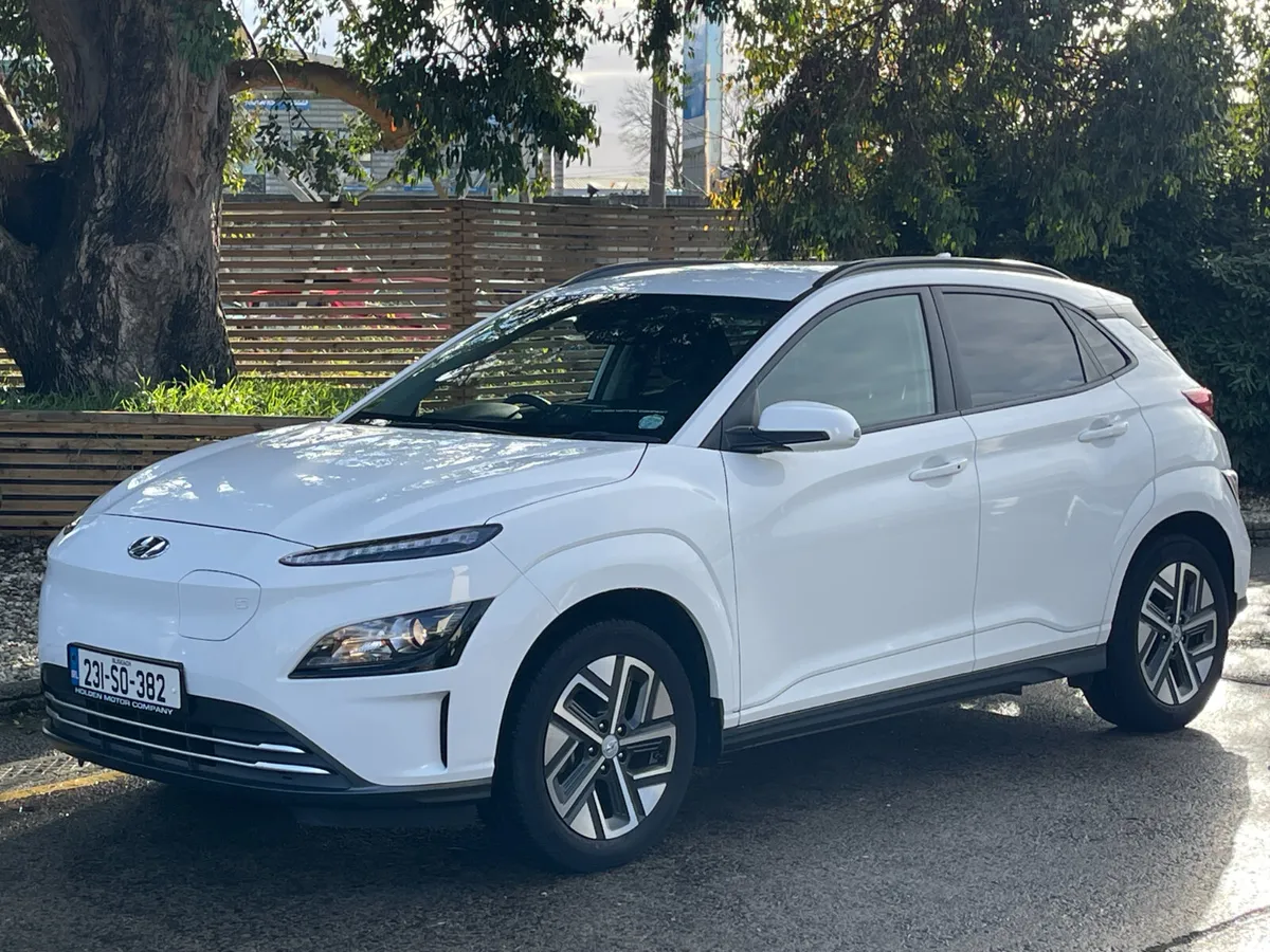 2023 Hyundai KONA..LOW MILES..2 KEYS.. - Image 3