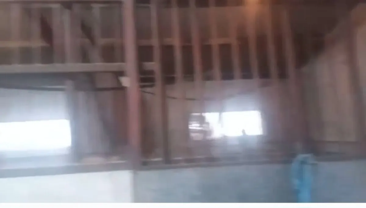 Horse stable doors, rails and feeders - Image 2