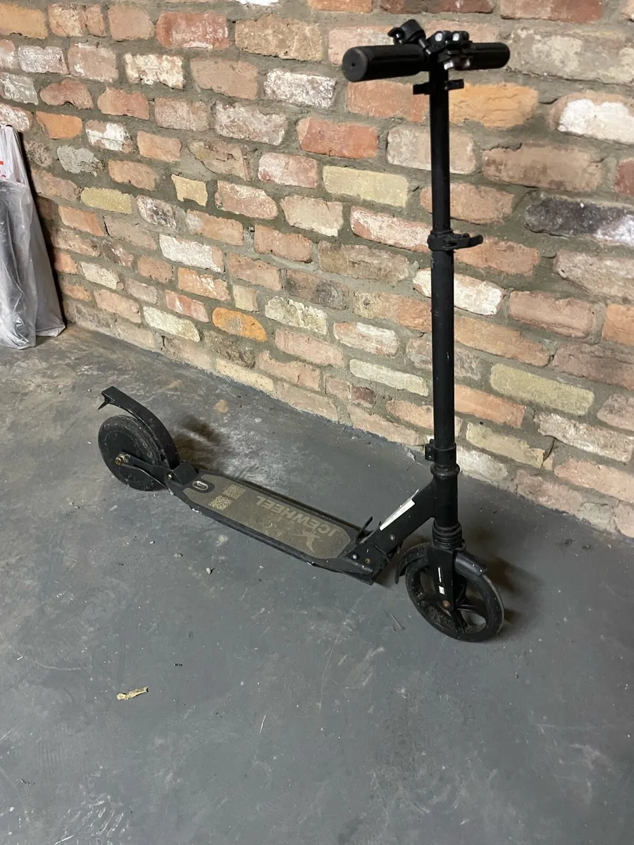 Scooter - Image 2