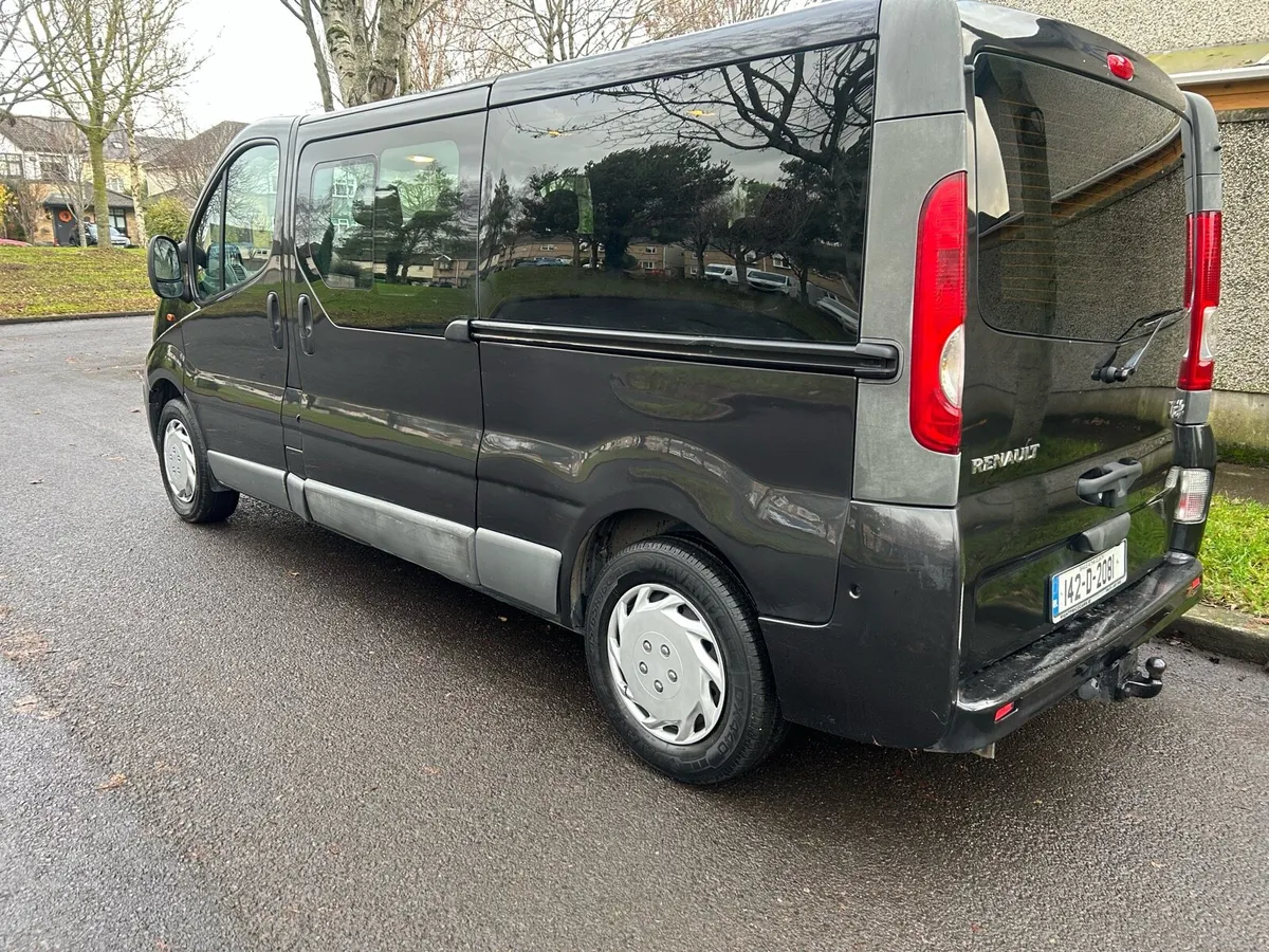 Renault Trafic Automatic MPV - Image 3