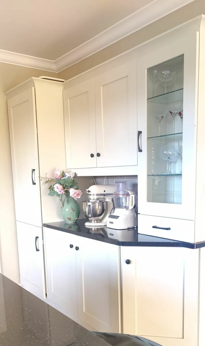 Kitchen and Appliances Included - Image 1