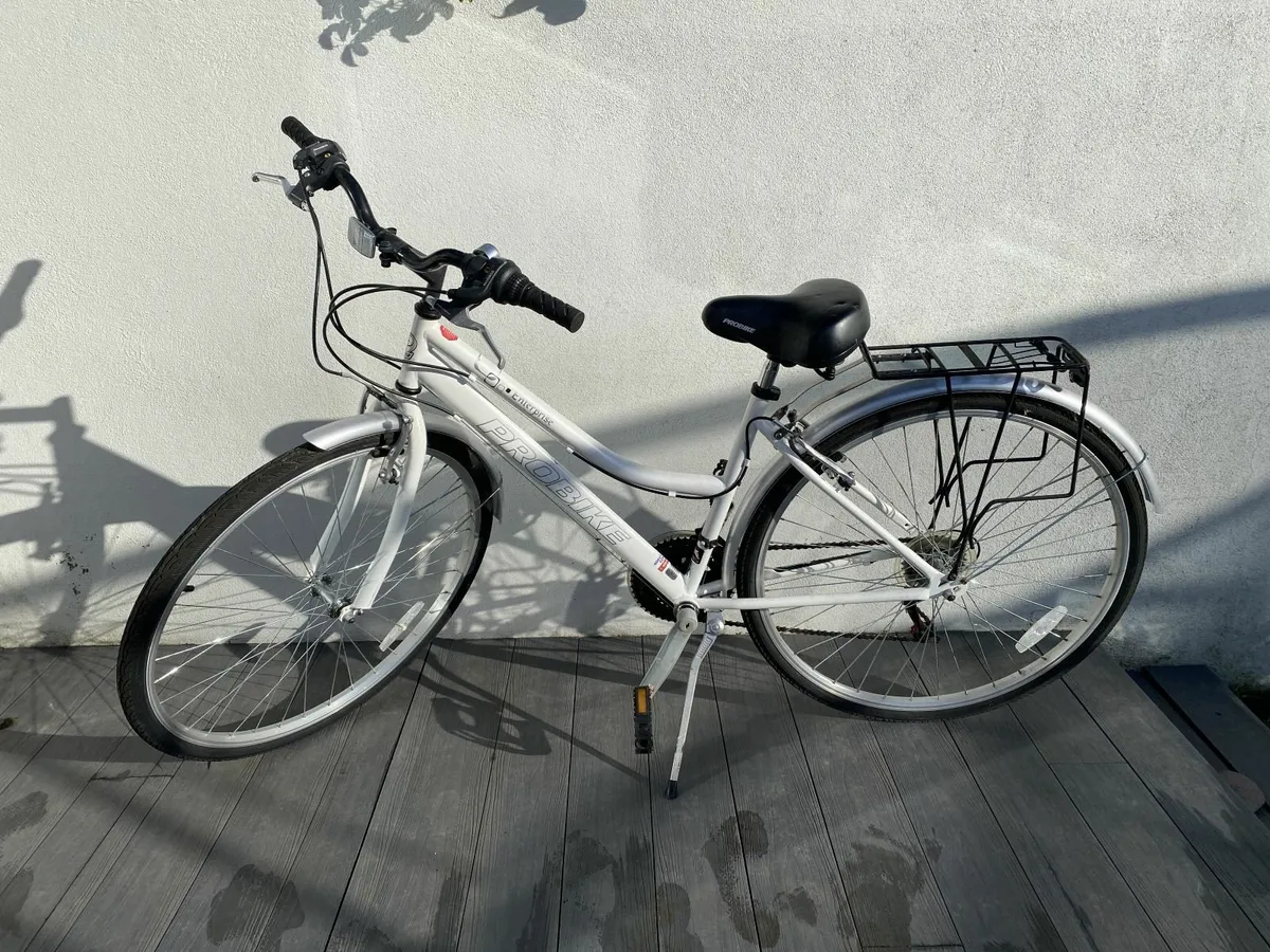 Ladies bike - great condition, ready to go - Image 1