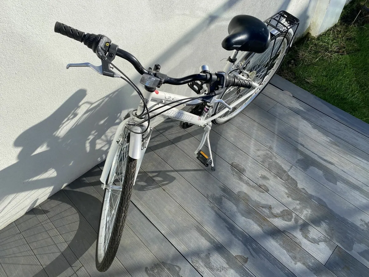 Ladies bike - great condition, ready to go - Image 3