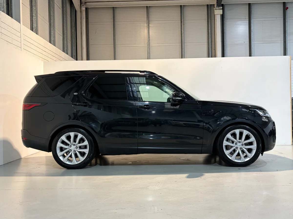 2022 Land Rover Discovery 5 SE Commercial 2 Seater - Image 3