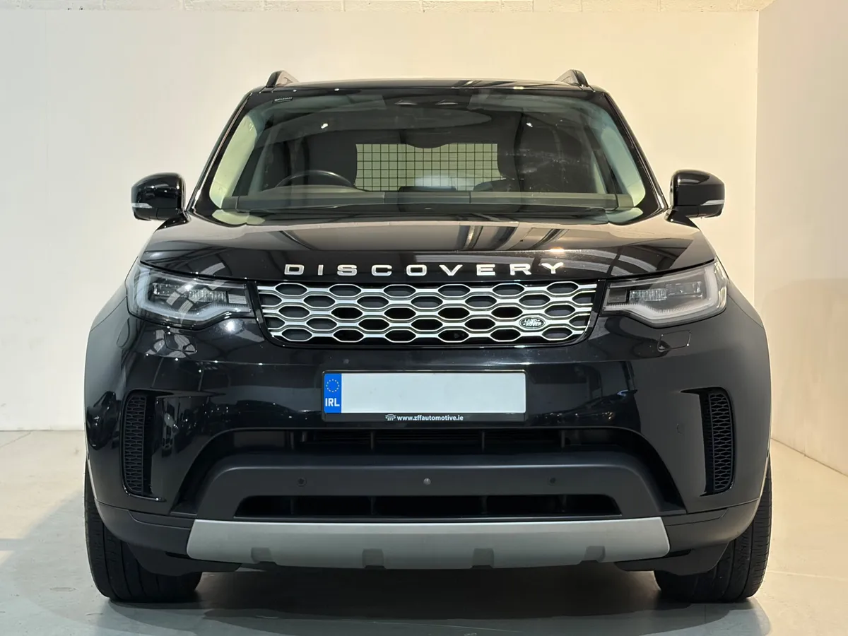 2022 Land Rover Discovery 5 SE Commercial 2 Seater - Image 4