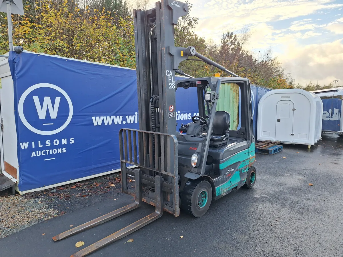 2012 Linde H25 Forklift For Auction - Image 1