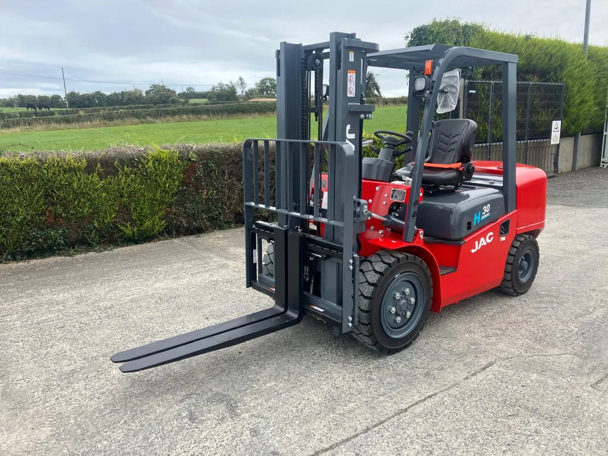 New 3000KG Diesel Forklift **Online Auction** - Image 1