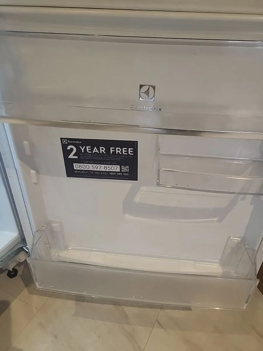 Electrolux Integrated undercounter fridge - Image 2