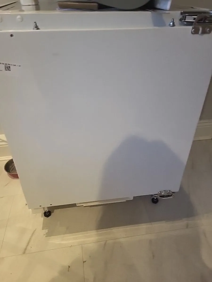 Electrolux Integrated undercounter fridge - Image 3