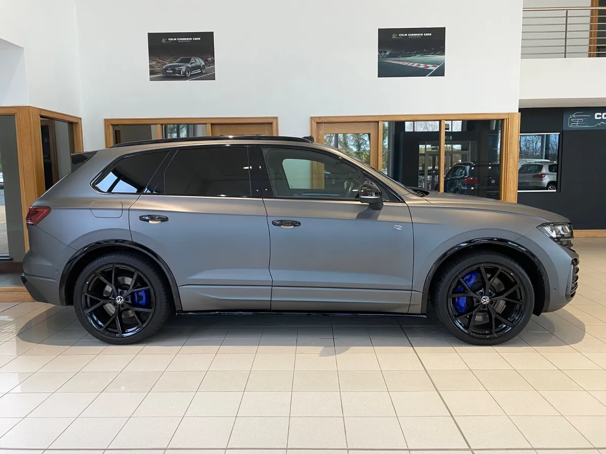 Volkswagen Touareg 2024 R 3.0 TSI PHEV 462HP - Image 2