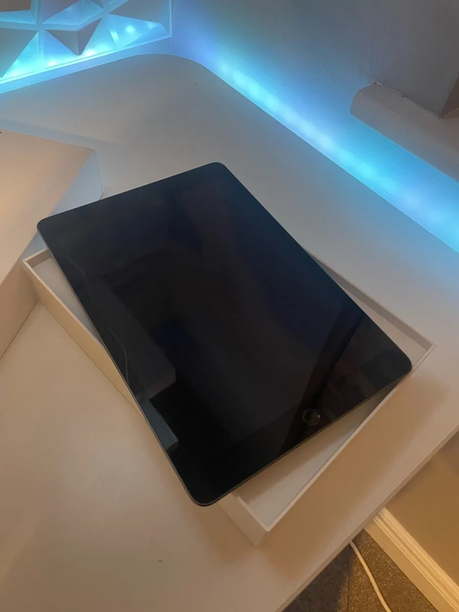 iPad 9th generation + Logitech pencil - Image 3