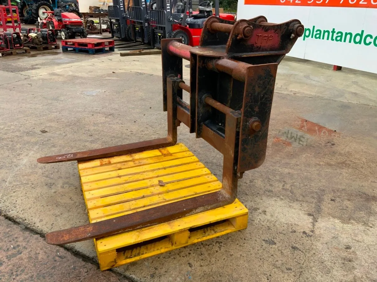 HEAVY DUTY PALLET FORKS.......60mm PINS.....395f - Image 3