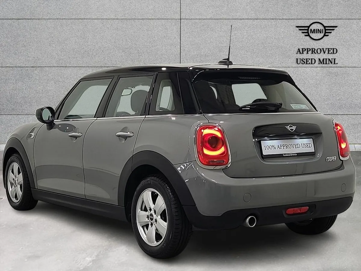 Mini Cooper 5-Door Cooper Classic - Image 3