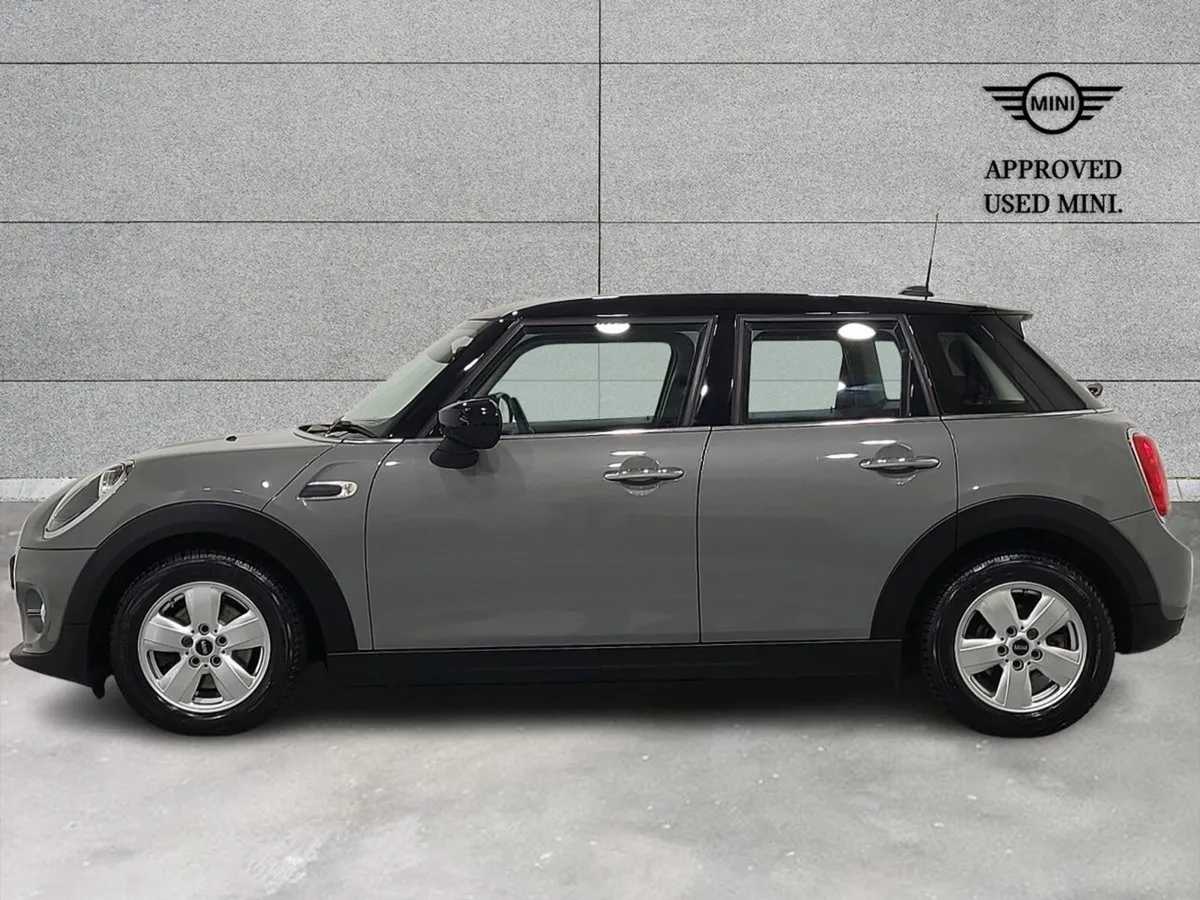 Mini Cooper 5-Door Cooper Classic - Image 4