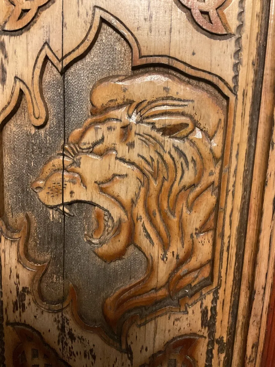 Carved Heraldic Lion Hanging - Image 2