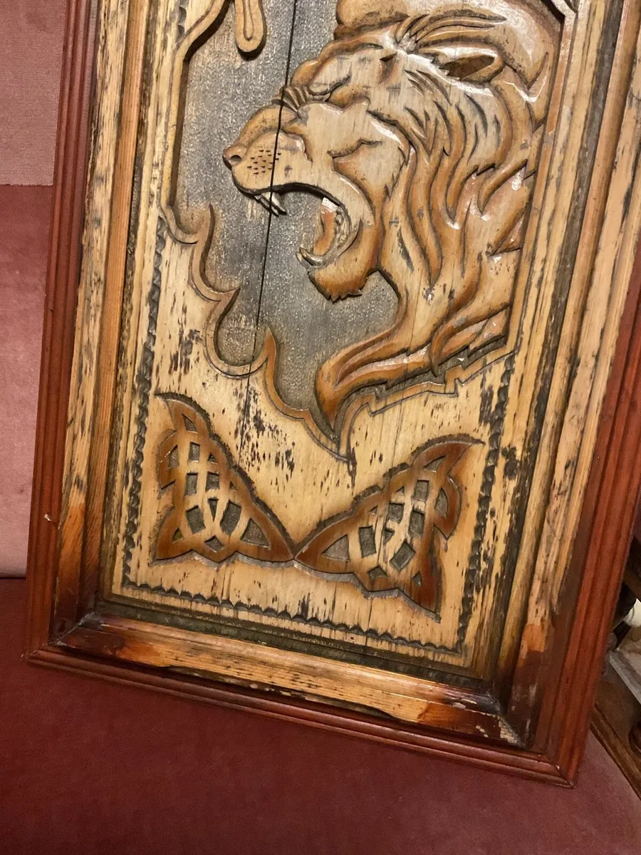 Carved Heraldic Lion Hanging - Image 4