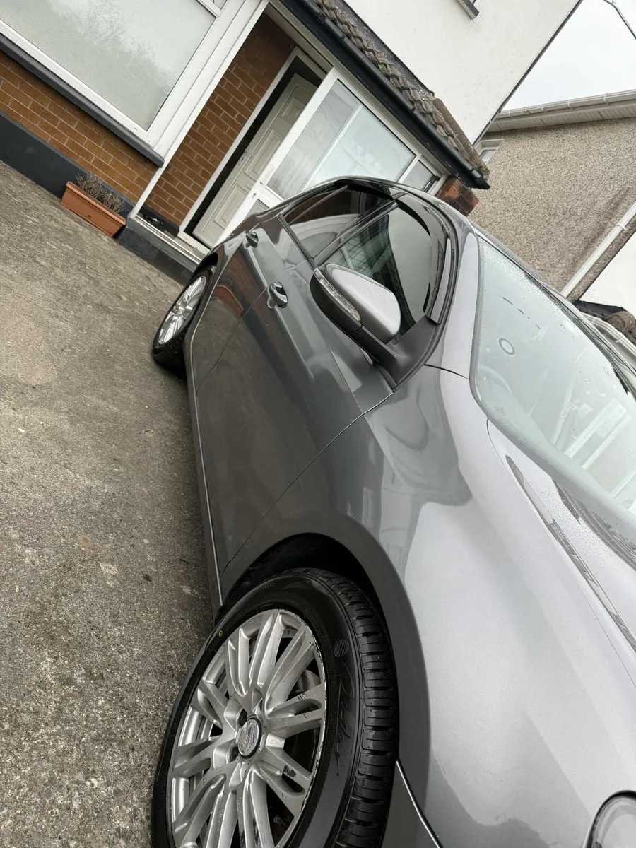 Volkswagen Golf 2012 1.6 diesel - Image 3