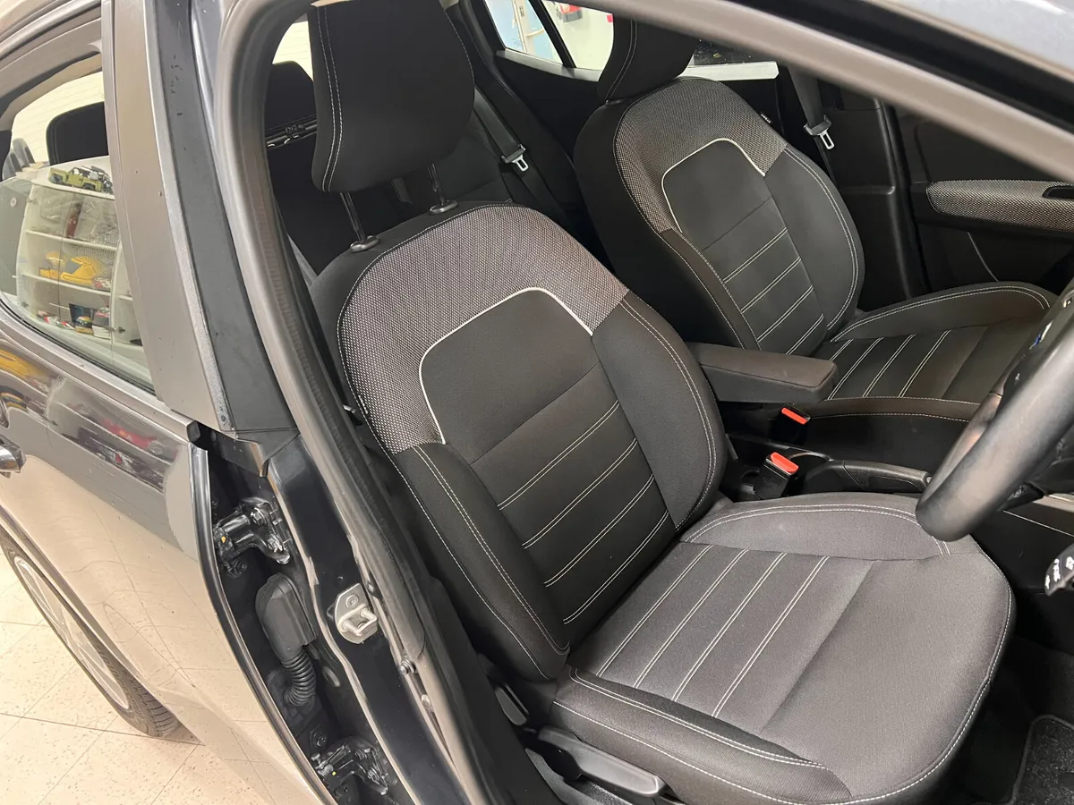 *NOW ON SALE* AUTOMATIC Low Kms Nice Spec As New R - Image 4