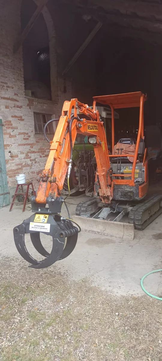 Mini Digger Grabs -  CALL NOW! - Image 1