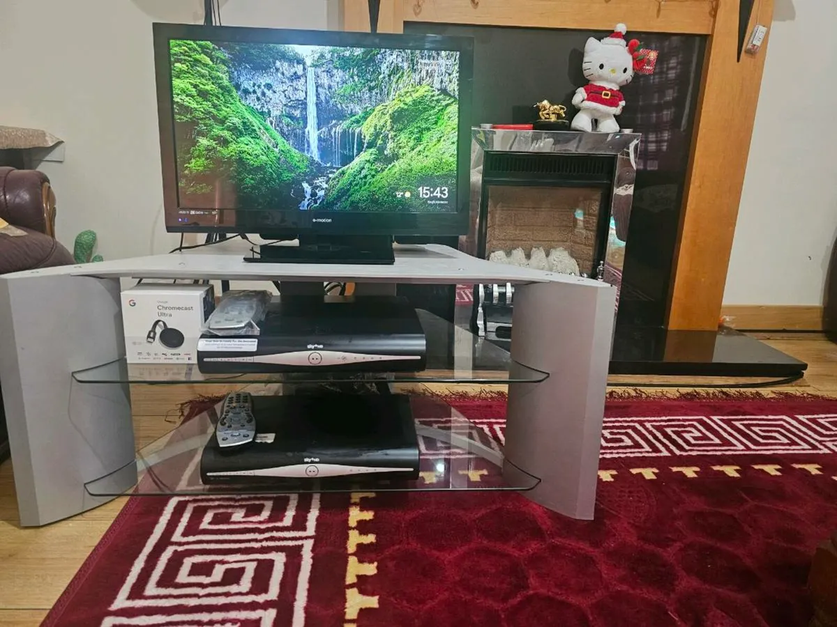 Led Tv HD DV3 T e.motion 25 inch + Corner 3 step T - Image 1