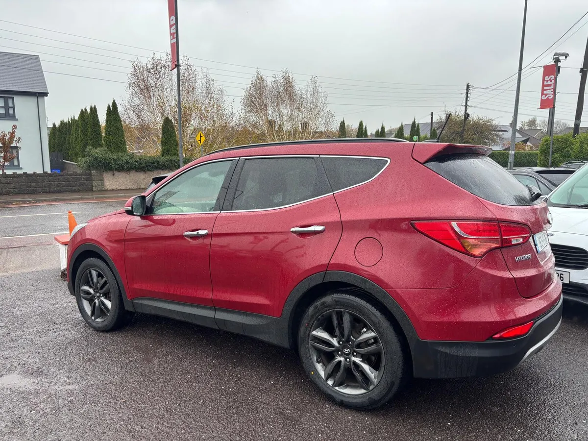 Hyundai Santa Fe 2015  4WD   7  SEATER - Image 3