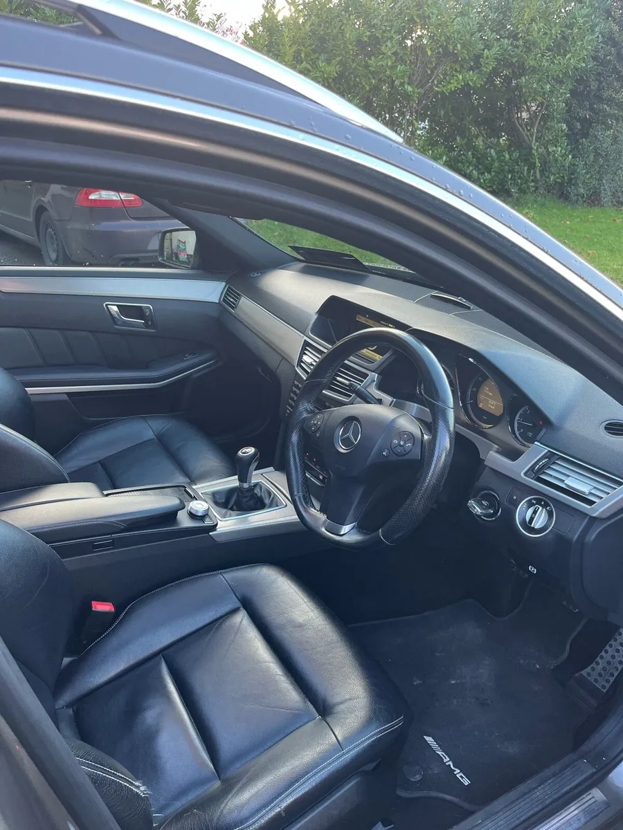 Mercedes AMG 7 speed MANUAL E220 - Image 4