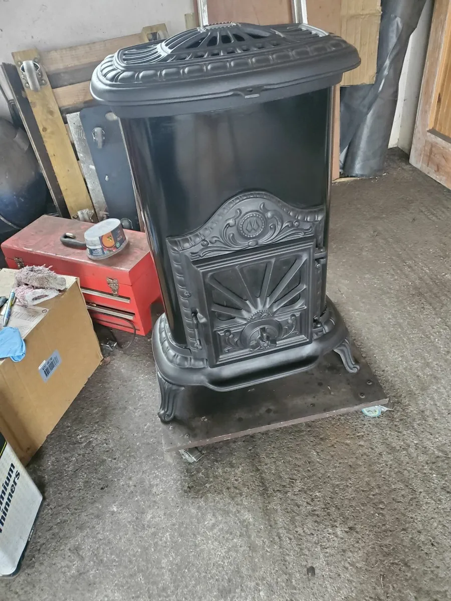 Franco Belge 8kw oil stove is in excellent conditi - Image 2