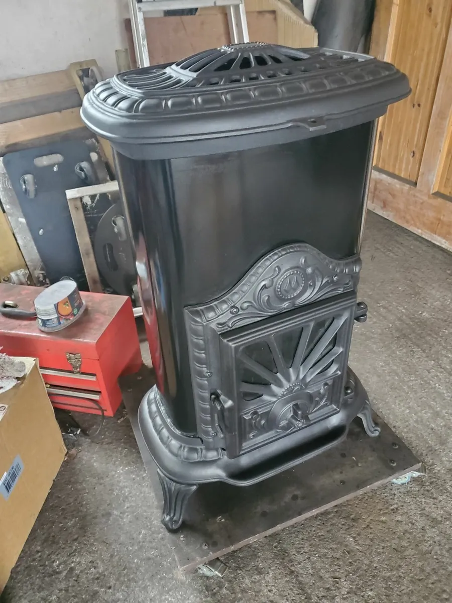 Franco Belge 8kw oil stove is in excellent conditi - Image 3