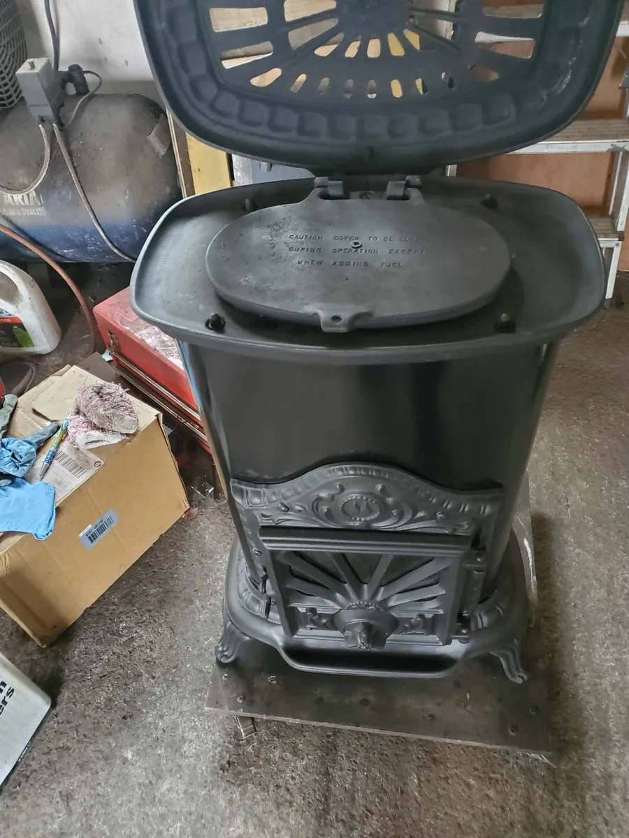 Franco Belge 8kw oil stove is in excellent conditi - Image 4