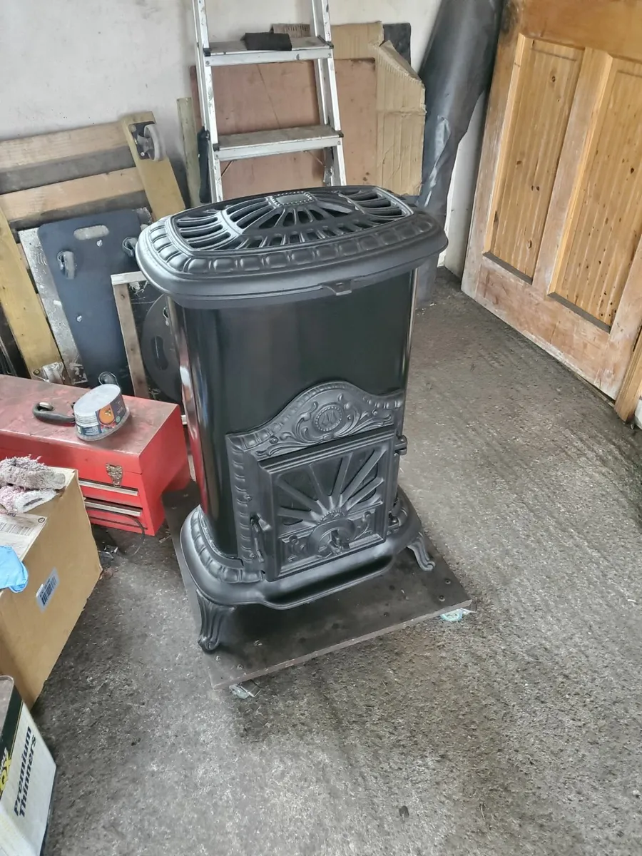 Franco Belge 8kw oil stove is in excellent conditi - Image 1