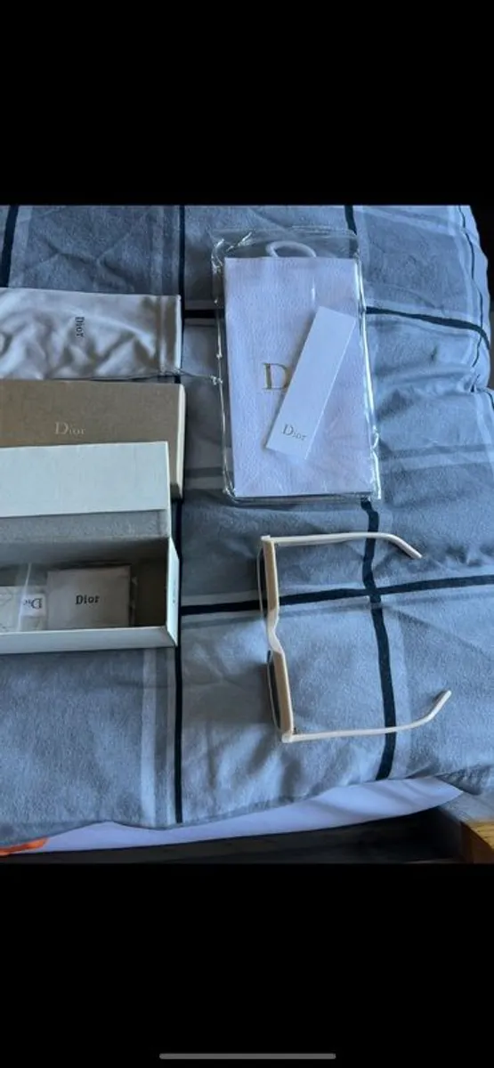 christian Dior sun glasses - Image 4