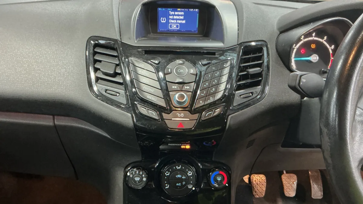 2016 Ford Fiesta 1.0 Petrol ZETEC - Image 2