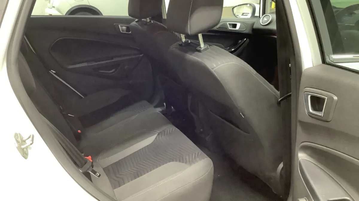 2015 Ford Fiesta TITANIUM 1.0 Petrol - Image 4