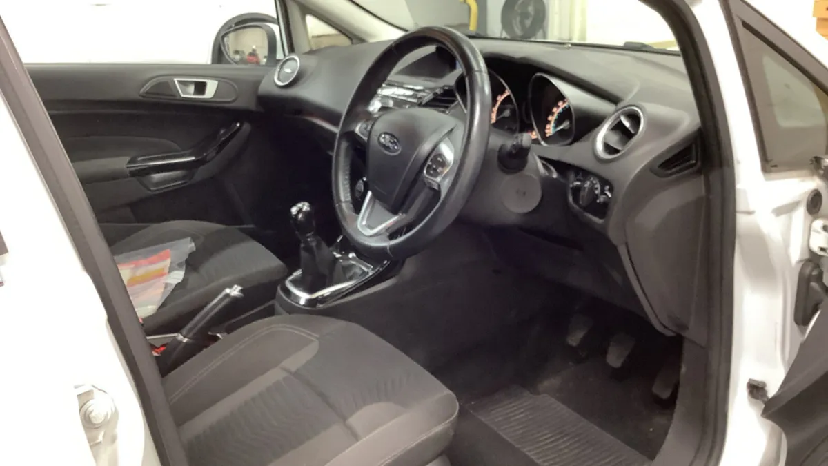 2015 Ford Fiesta TITANIUM 1.0 Petrol - Image 3