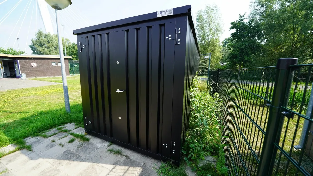 Secure Storage Container 4x2m – Lockable and Dry - Image 2