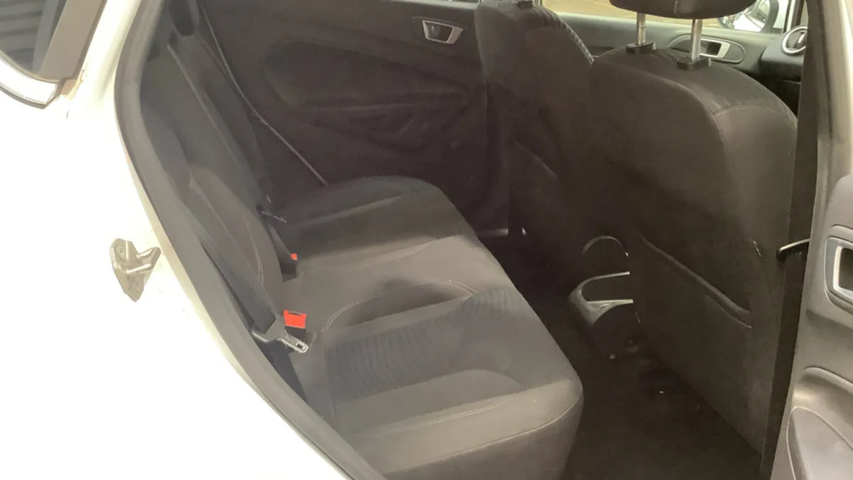 2013 Ford Fiesta 1.0 Petrol ZETEC - Image 4