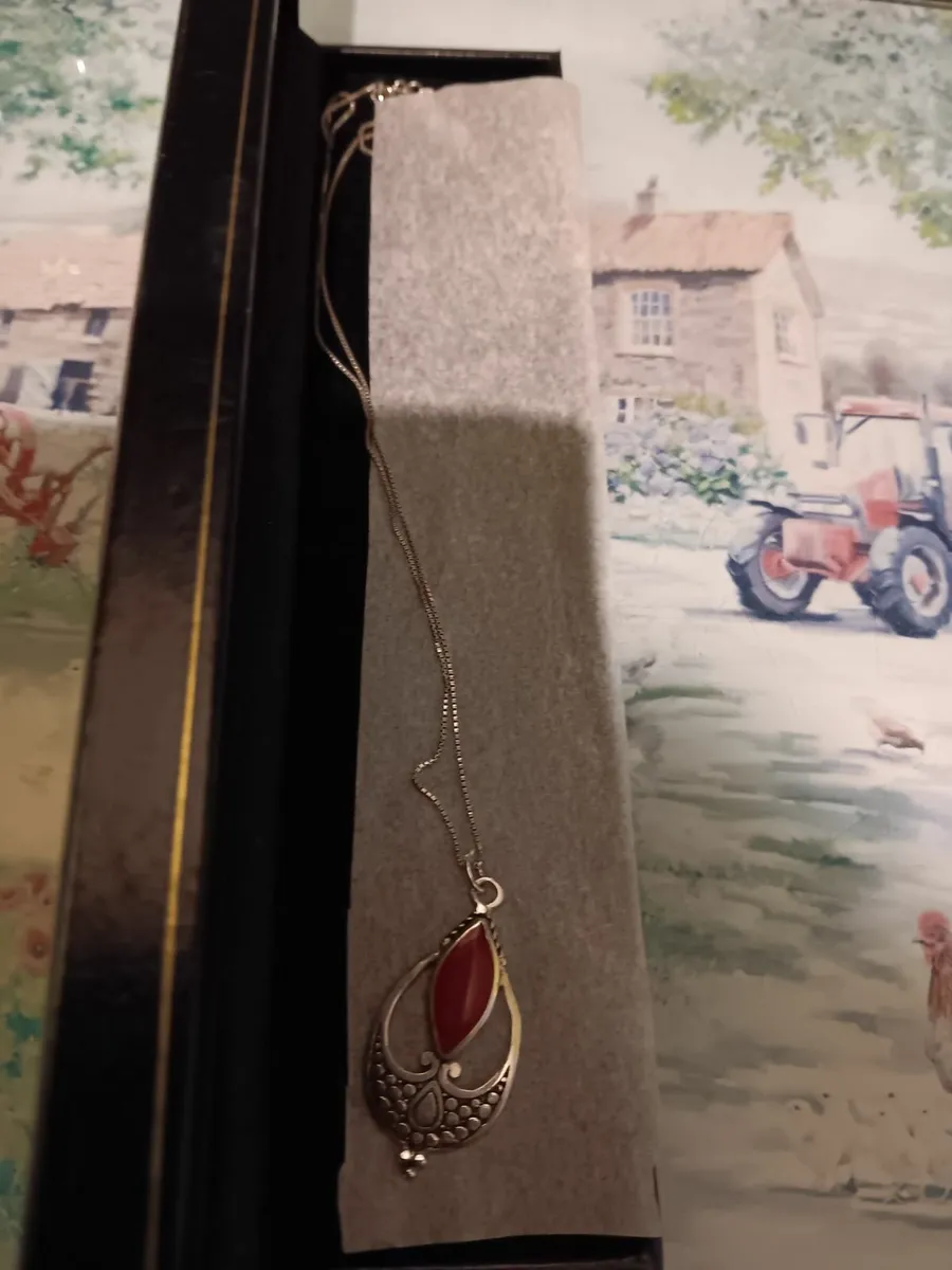 Silver necklace and earrings - Image 2