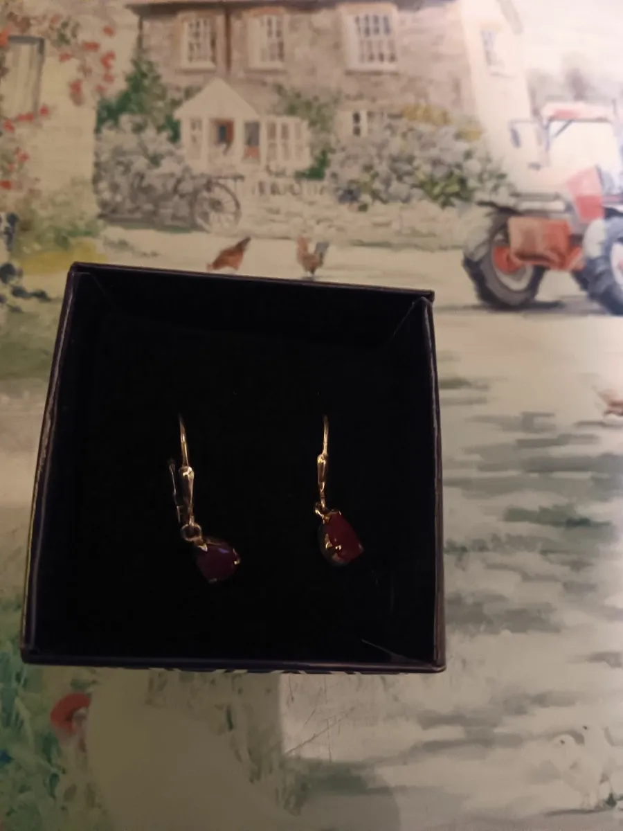 Silver necklace and earrings - Image 3