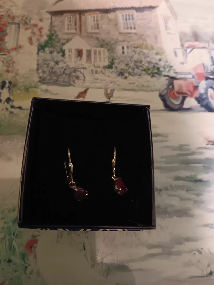 Silver necklace and earrings - Image 4