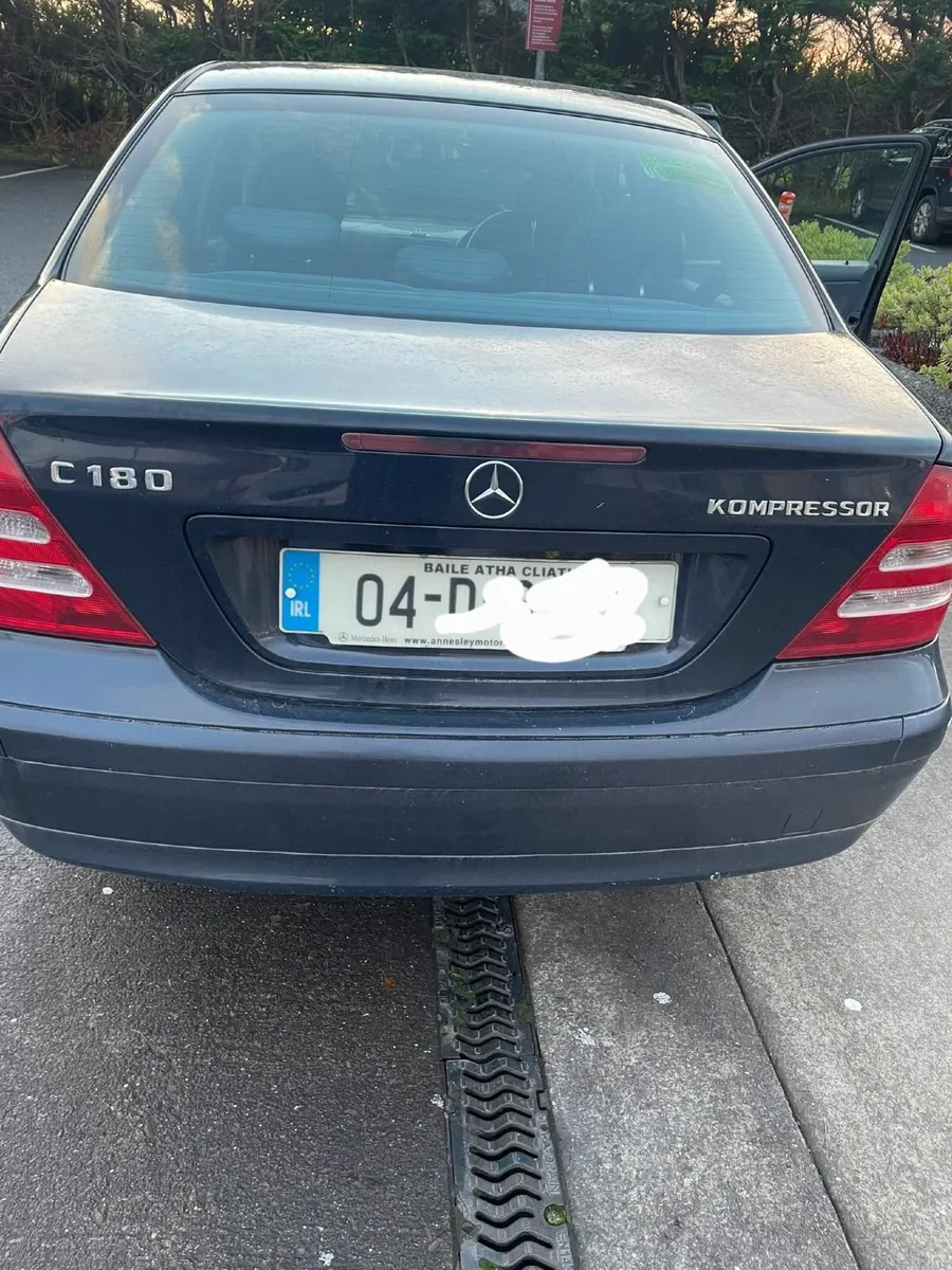 Mercedes-Benz C-Class 2004 - Image 2