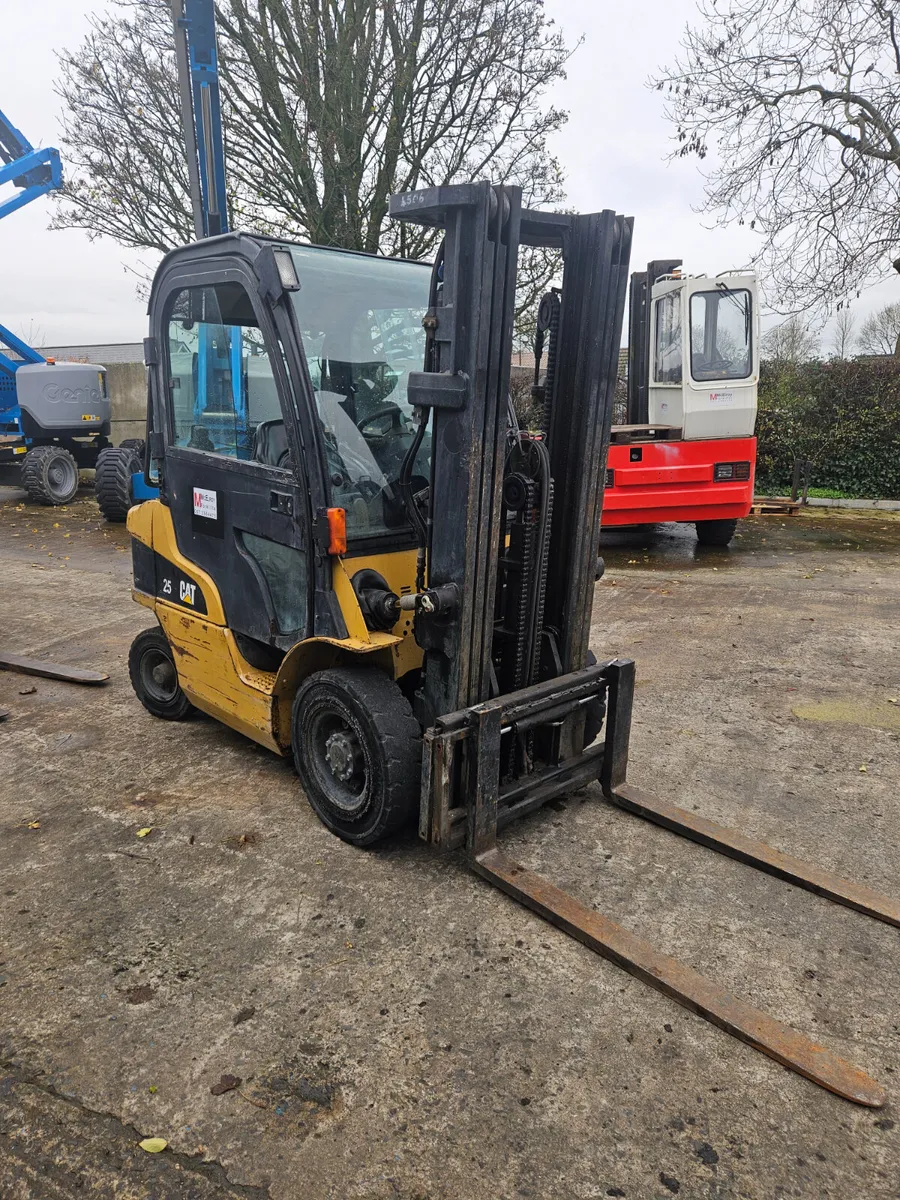 Forklift with cab - Image 1