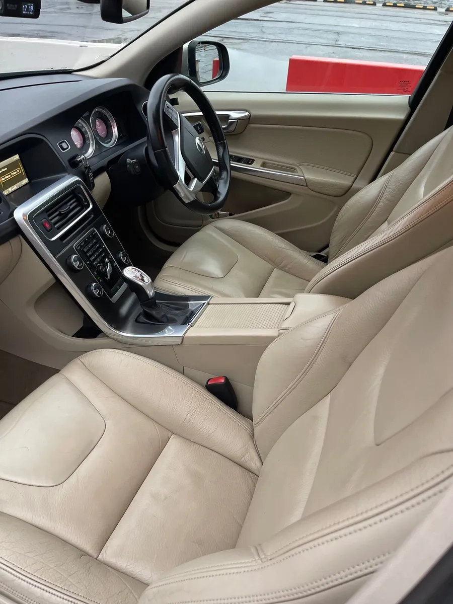 Volvo S60 2013 - Image 1