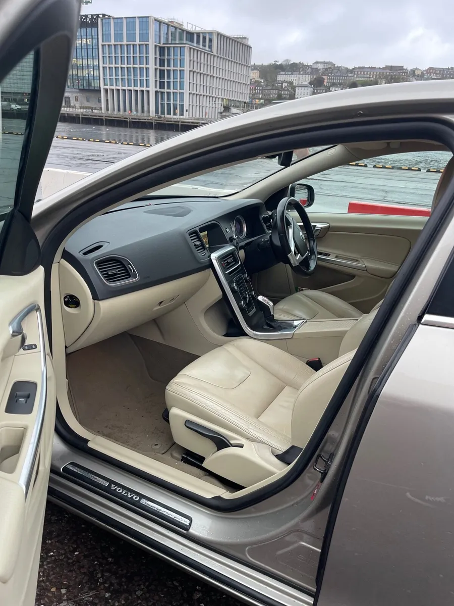 Volvo S60 2013 - Image 2