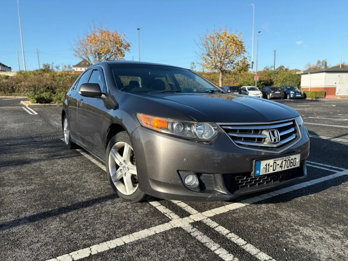 Honda Accord 2011 - Image 2