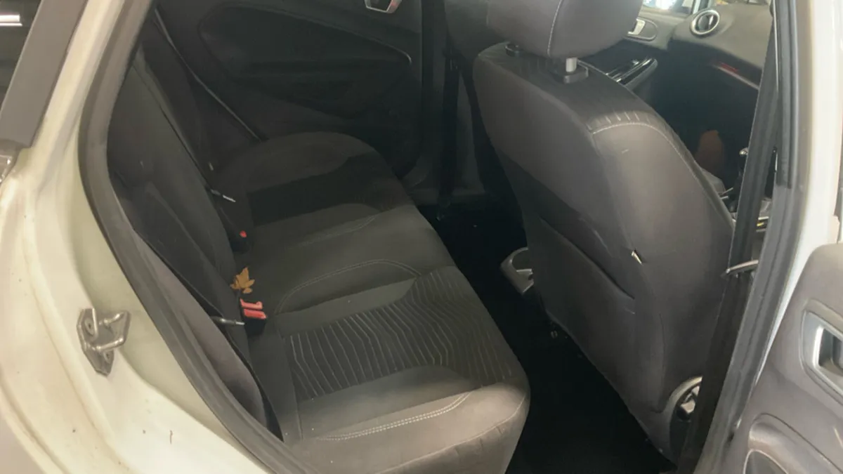 2014 Ford Fiesta 1.0 Petrol ZETEC - Image 4