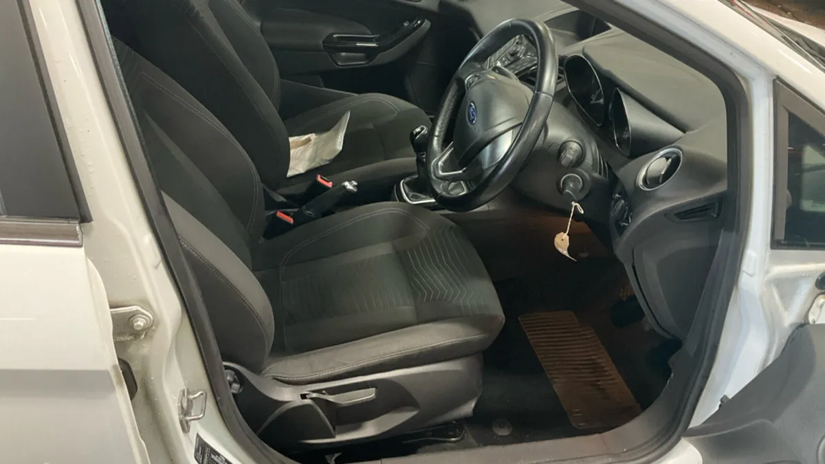 2014 Ford Fiesta 1.0 Petrol ZETEC - Image 3